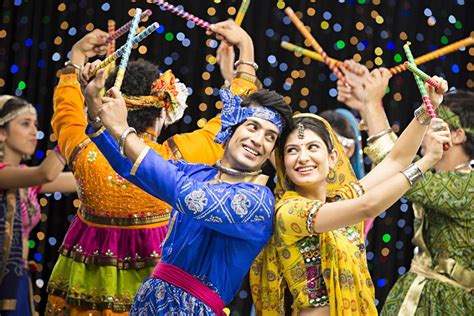 Dandiya Utsav 2019: Enerjik Danslar ve Geleneksel Kostümlerle Bezeli Bir Hindu Festivali