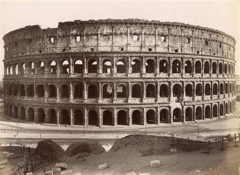 Flavian Amfitiyatronu Açılış Töreni: Gladyatör Mücadelelerinin Doğuşu ve Roma İmparatorluğu’nun Siyasi Gücünün Göstergesi